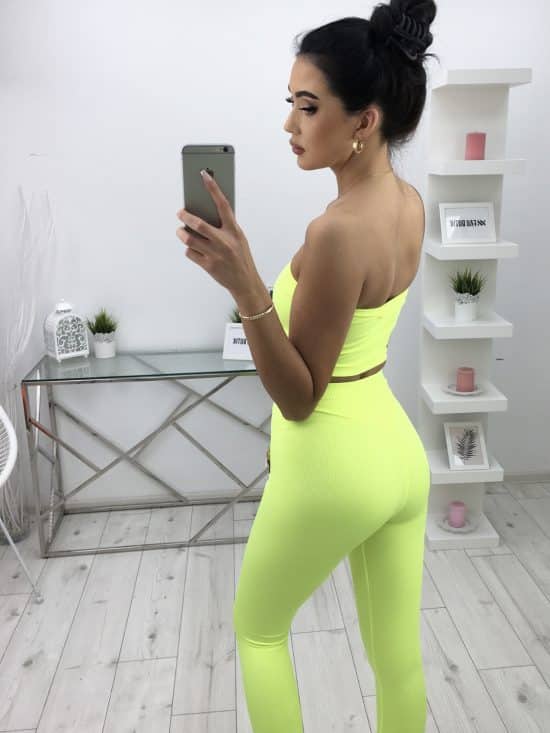 ACFFB5D2 FF19 495F A305 503627E1BAC2