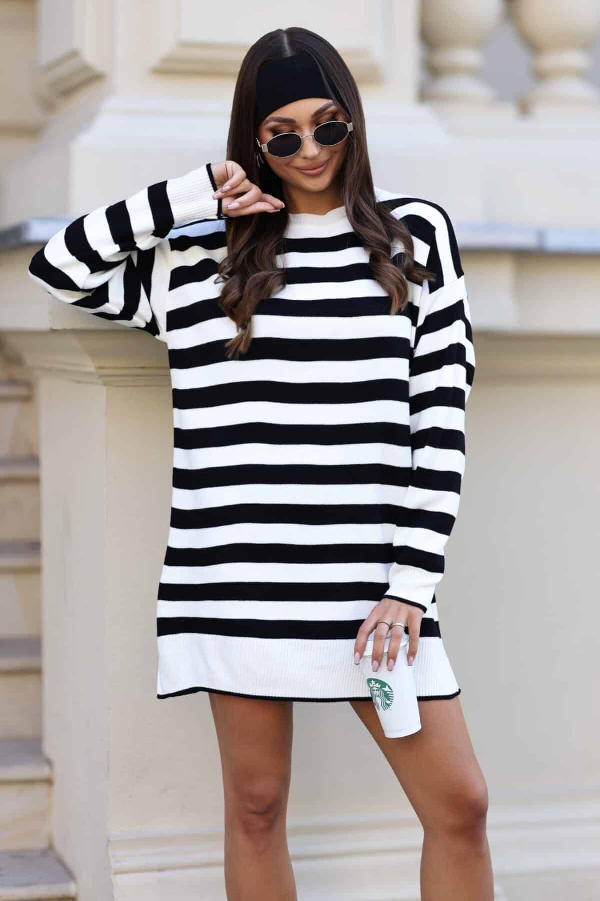 Sweter W Paski Czarno Bialy Cristall 2 Scaled
