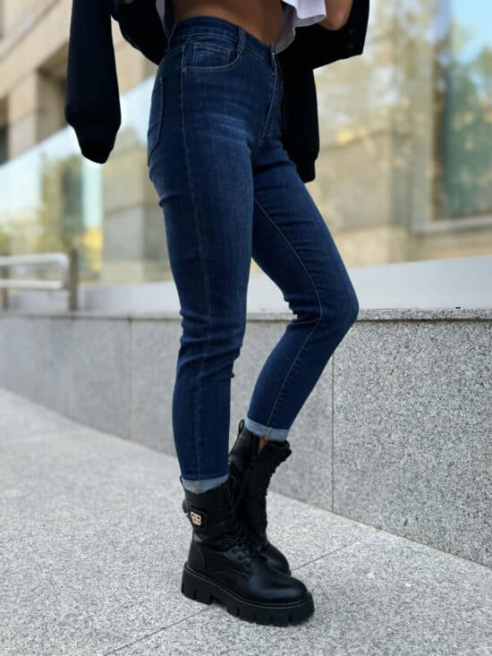 Klasyczne Spodnie Jeansowe Odette 1 Scaled