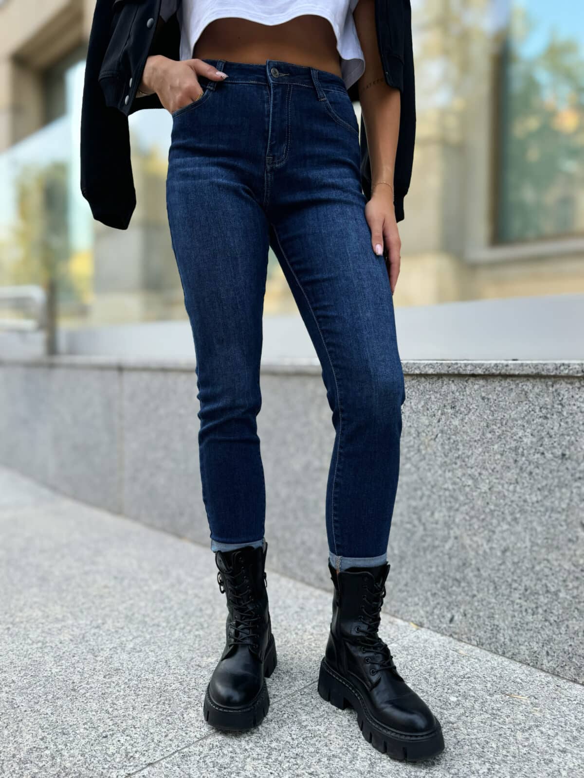 Klasyczne Spodnie Jeansowe Odette 3 Scaled