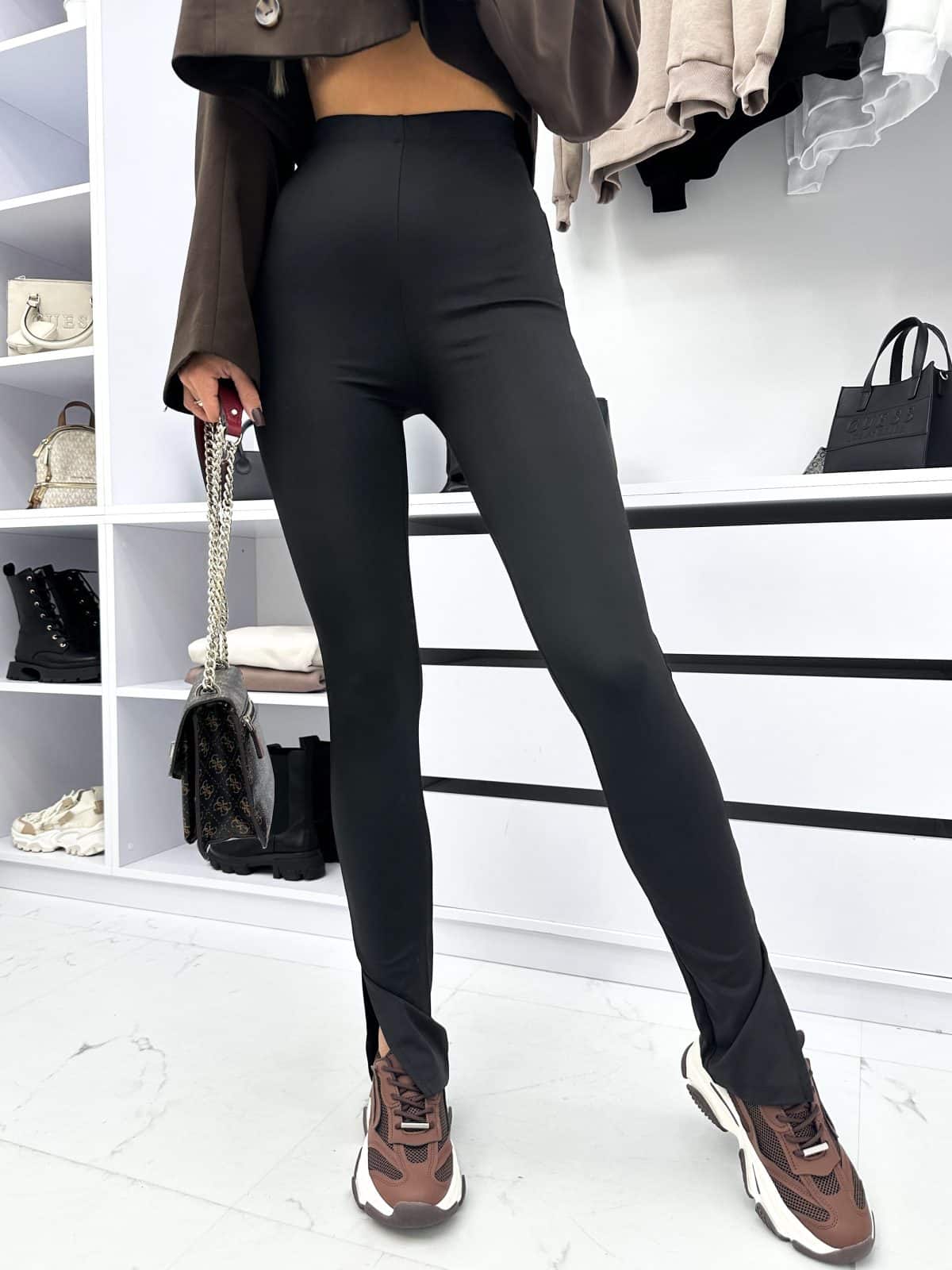 Legginsy Z Rozcięciem Czarne Chiarra (3)